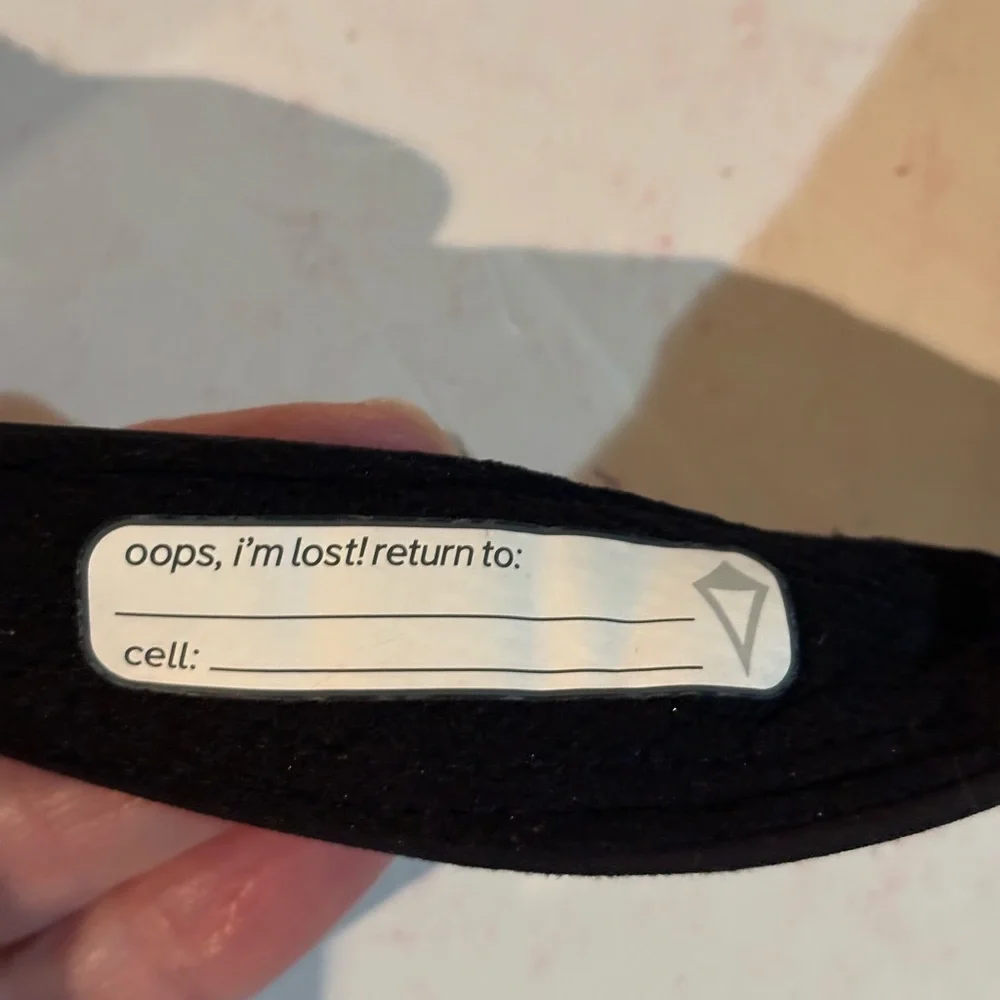 IVIVVA by LULULEMON Black Visor